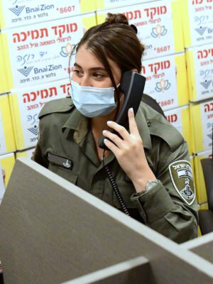 שוטרי משטרת חיפה התנדבו וסייעו במוקד התמיכה של "יד רוזה"