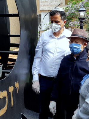 למי תקדיש השנה עמותת "יד עזר לחבר" את טקס "יום השואה הבינלאומי" שיחול ב 27.1.2021 ?
