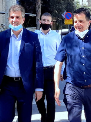 השר לעינייני מודיעין ומ"מ ראש הממשלה חבר הכנסת אלי כהן ביקר בקריית החסד של עמותת "יד עזר לחבר"