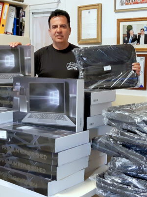On the eve of the new school year: Hundreds of high-end computers, school bags and thousands of toys were distributed by the “Yad Ezer L’Haver” organization to children from low-income, underprivileged families