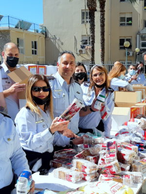 לקראת חג הפסח: אלפי חבילות מזון נארזו וחולקו לניצולי שואה, קשישים ולמשפחות מעוטי יכולת במבצע ענק וחסר תקדים של עמותת “יד עזר לחבר” בחיפה