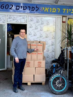 מייסד ומנכ"ל עמותת "יד עזר לחבר": "כולי נרגש כשאני רואה את המשאיות הרבות שהולכות ובאות, מעמיסות ופורקות"