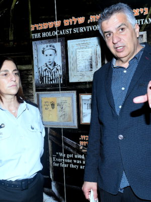 נציבת שירות בתי הסוהר (שב"ס) רב – גונדר קטי פרי ביקרה את ניצולי השואה בעמותת "יד עזר לחבר" בחיפה