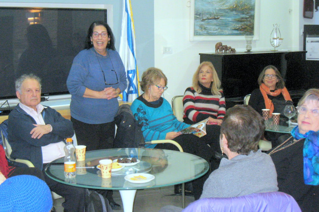נשות מועדון ה"אופן הפנימי" חיפה, ובנק דיסקונט בחיפה הגיעו לשמח את ניצולי השואה של ה"בית החם לניצולי השואה"