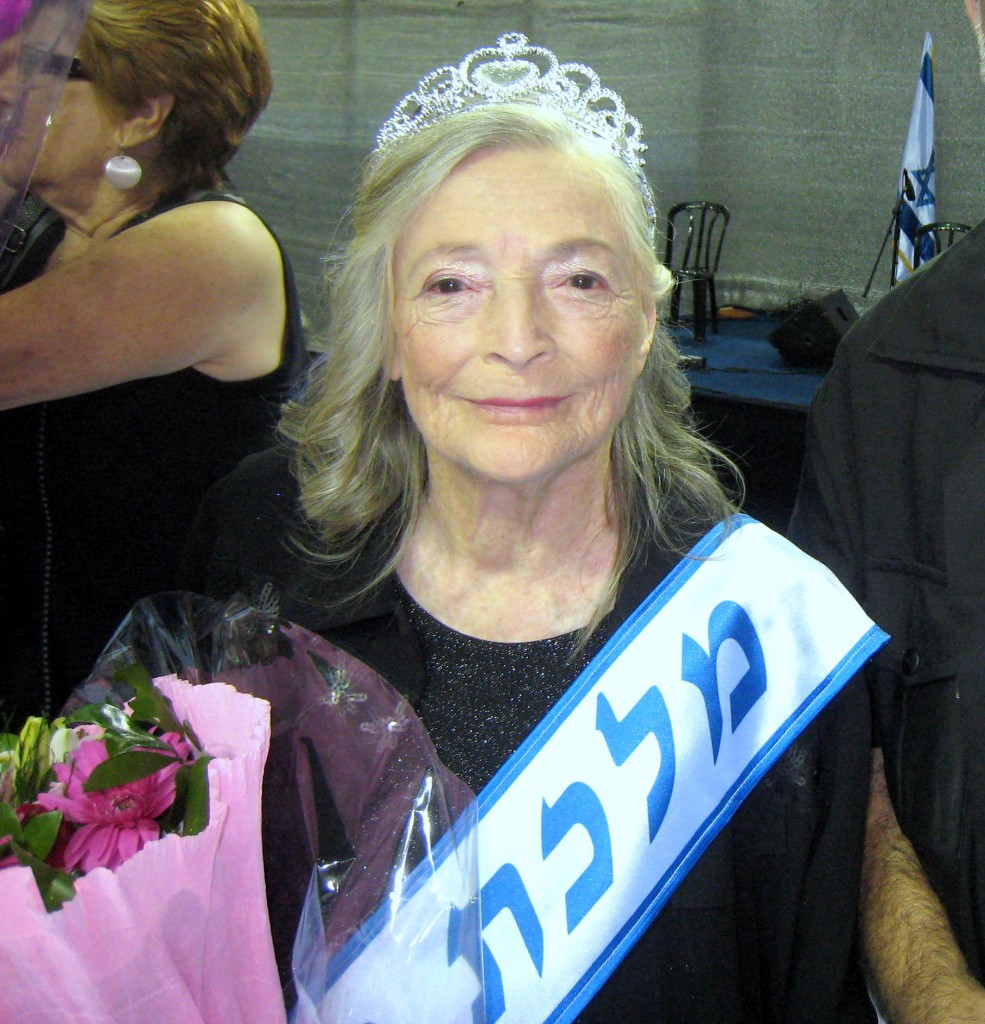 ניצולת השואה הגב' שושנה קולמר חוגגת יום הולדת 95