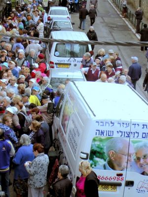 שמעון סבג, מייסד ומנכ"ל עמותת "יד עזר לחבר": “נעשה כל שביכולתינו על מנת שלא נשאיר אף רעב אחד בחג הפסח”.