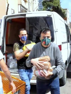 מייסד ומנכ"ל עמותת "יד עזר לחבר" שמעון סבג: "תודה ענקית למאות המתנדבים המסייעים לנו בחלוקת חבילות המזון לחג הפסח"