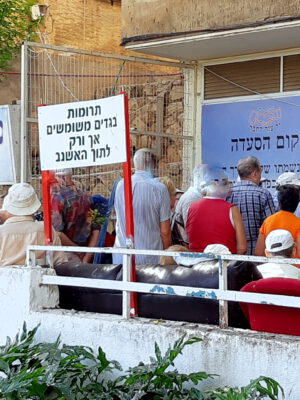 עלייה חדה במאות אחוזים בביקוש לארוחות מזון חמות בבית התמחוי של עמותת "יד עזר לחבר": "אם לא נמות מהקורונה, נמות מרעב, זה מביך אבל חוסך ארוחה".
